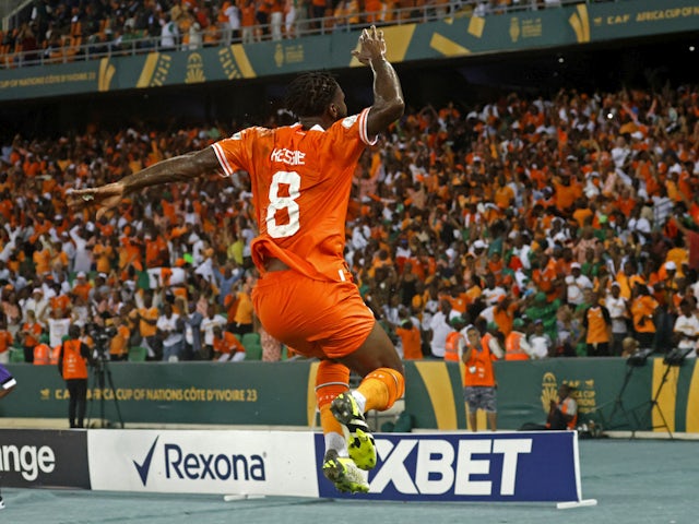 Franck Kessie của Bờ Biển Ngà ăn mừng bàn thắng vào lưới Nigeria vào ngày 11 tháng 2 năm 2024