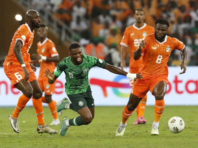 Nigeria's Frank Onyeka in action with Ivory Coast's Franck Kessie and Seko Fofana on February 11, 2024