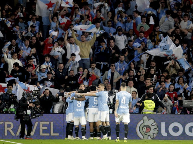 Iago Aspas, do Celta Vigo, comemora o primeiro gol com os companheiros no dia 17 de fevereiro de 2024