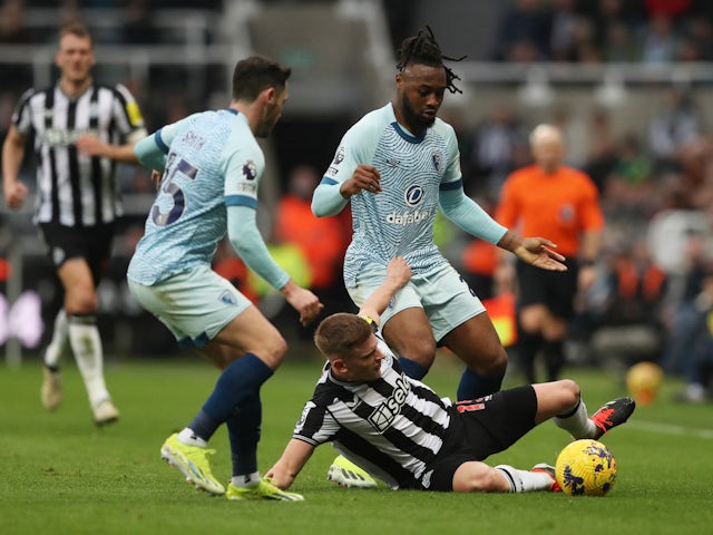 Newcastle United's Harvey Barnes in action with Bournemouth's Adam Smith and Antoine Semenyo on February 17, 2024