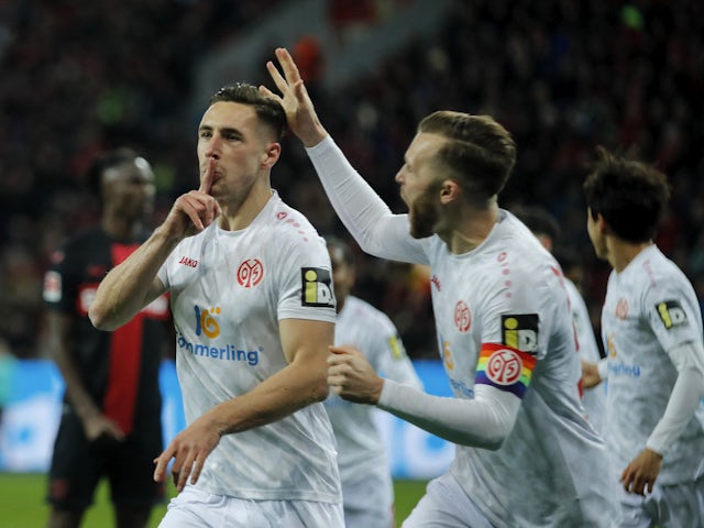 Mainz 05's Dominik Kohr celebrates scoring their first goal with Silvan Widmer on February 24, 2024