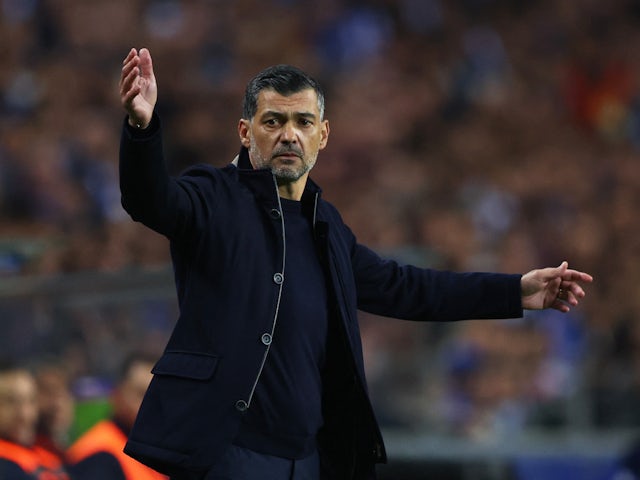 O técnico do Porto, Sérgio Conceição, reage em 21 de fevereiro de 2024