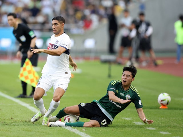 Lee Dong-jun in action for Jeonbunk Hyundai Motors in a friendly versus Paris Saint-Germain