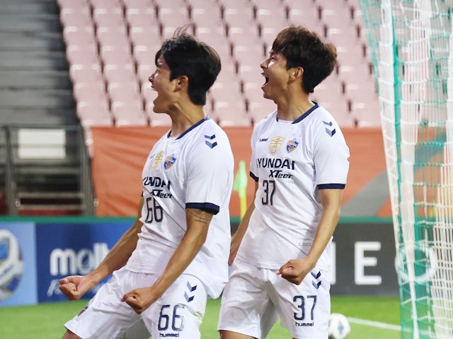 Yun Il-lok in action for Ulsan Hyundai at the 2021 AFC Champions League