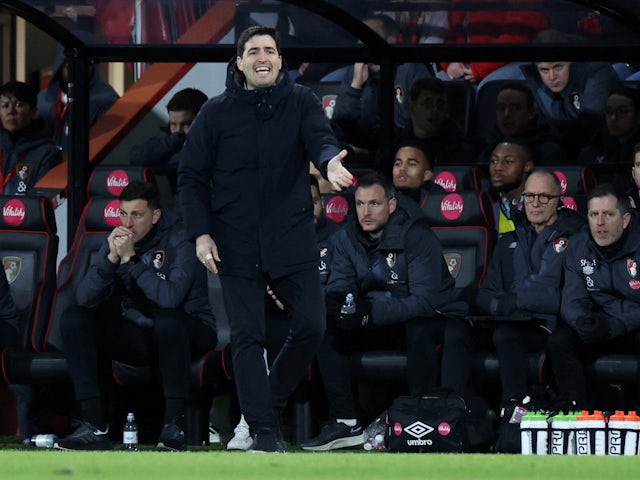Bournemouth manager Andoni Iraola reacts on February 27, 2024