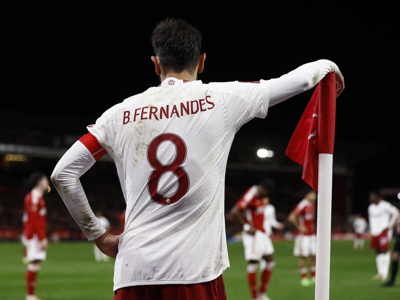 Bruno Fernandes commits to Manchester United amid Saudi Arabia interest