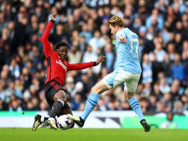 Manchester United's Kobbie Mainoo in action with Manchester City's Kevin De Bruyne on March 3, 2024