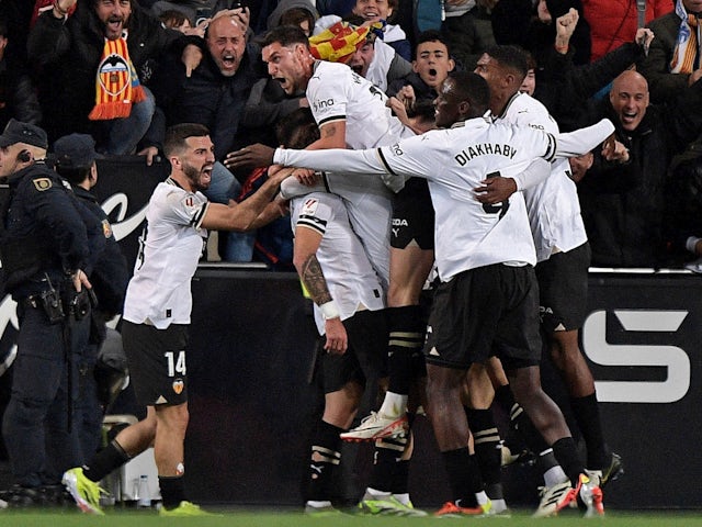 Các cầu thủ Valencia ăn mừng sau khi Roman Yaremchuk ghi bàn thắng thứ hai vào ngày 2 tháng 3 năm 2024