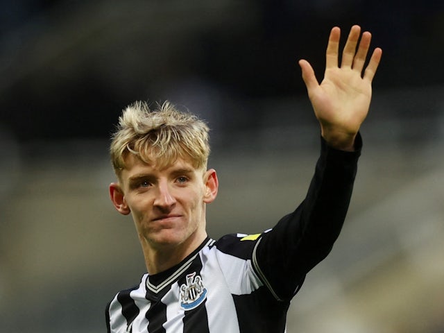 Newcastle United's Anthony Gordon acknowledges fans after the match on March 2, 2024