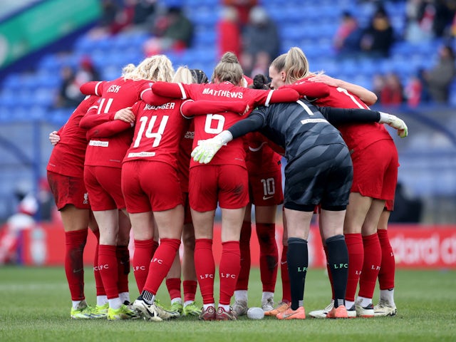 Liverpool Women players in a huddle during half time on March 9, 2024