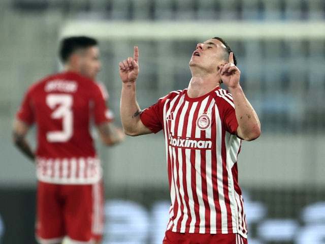 Daniel Podence in action for Olympiacos in March 2024.