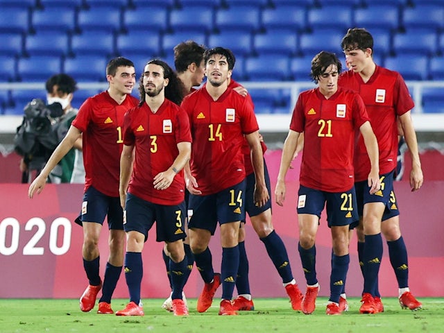 Spain Under-23s players gather during the match at Tokyo 2020 on August 7, 2021