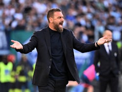 Roma coach Daniele De Rossi reacts on April 6, 2024