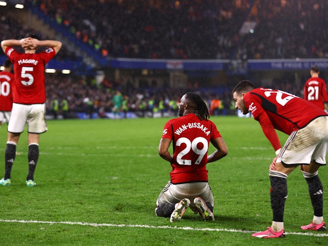 Man United set two unwanted records in late defeat at Chelsea