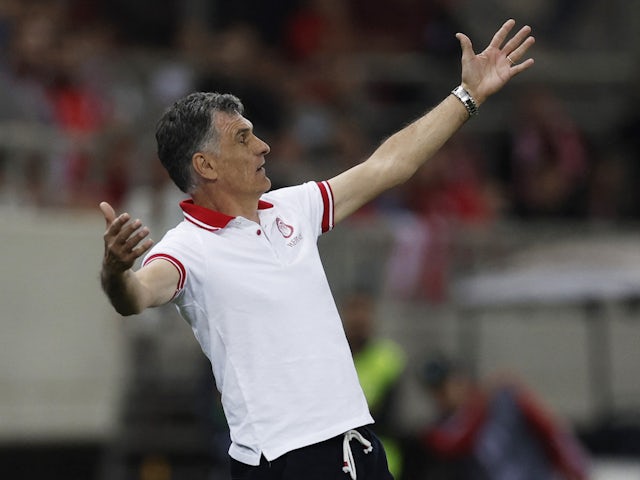 Olympiacos coach Jose Luis Mendilibar reacts on April 11, 2024