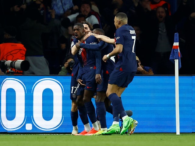  AOusmane Dembele dari Paris Saint-Germain merayakan gol pertama mereka bersama rekan satu tim pada 10 April 2024 © Reuters