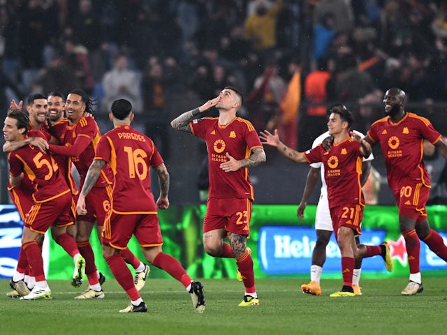 Ten-man Roma overcome AC Milan to reach Europa League semi-finals
