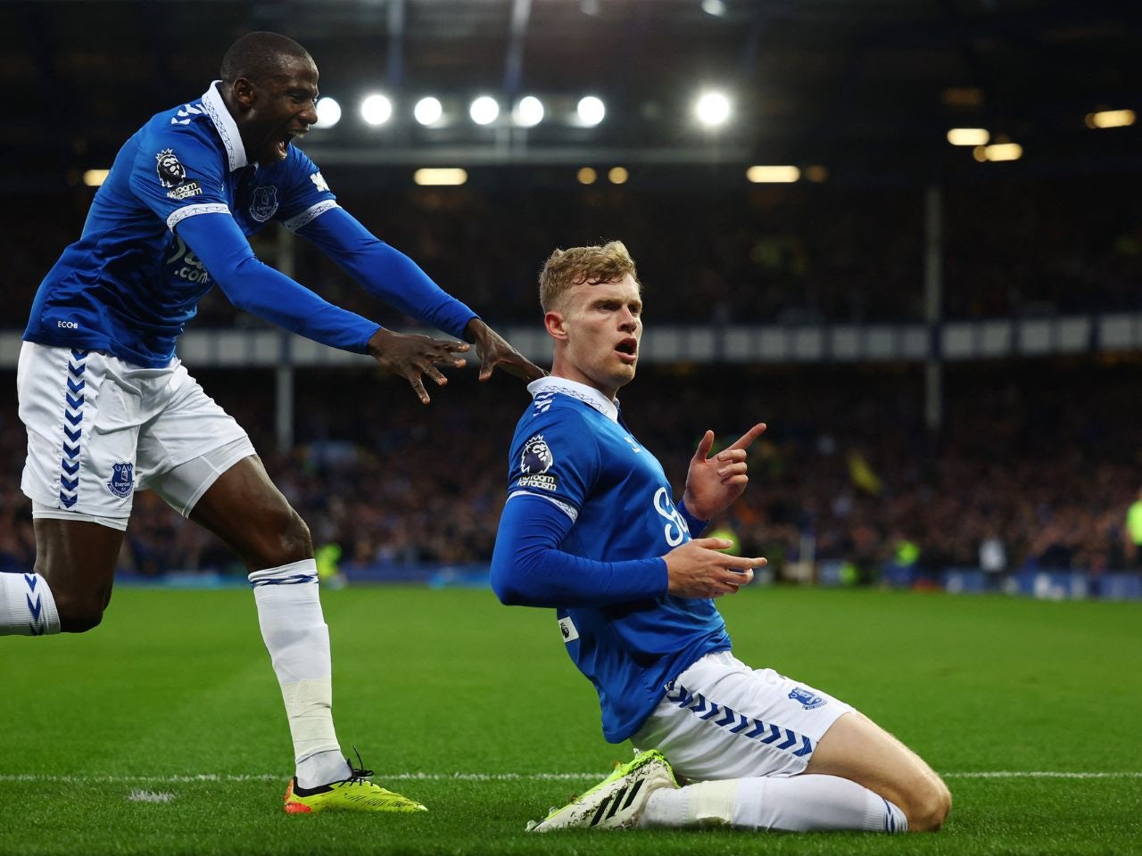 Everton 'swiftly respond' to Man United's improved Jarrad Branthwaite bid