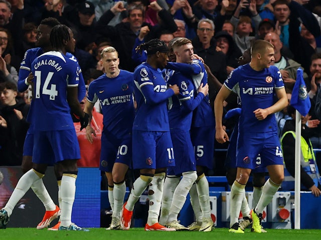 Chelsea strengthen European hopes with win over toothless Tottenham