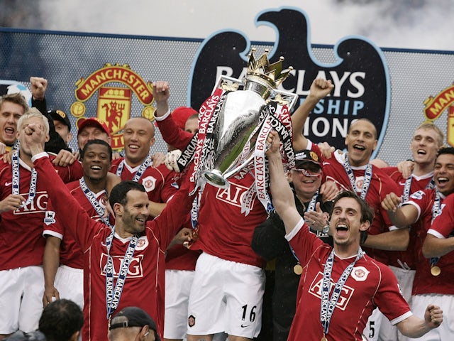 Manchester United celebrate winning the 2006-07 Premier League title