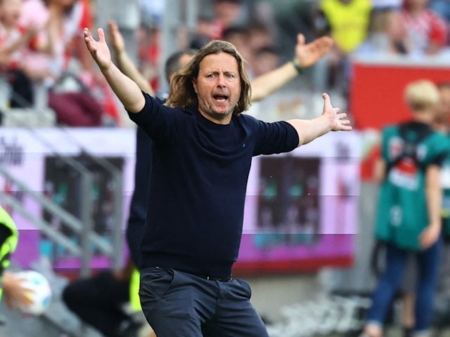 Mainz 05 coach Bo Henriksen reacts  on May 11, 2024