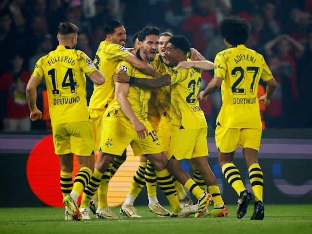 Mats Hummels của Borussia Dortmund ăn mừng bàn thắng đầu tiên cùng đồng đội vào ngày 7 tháng 5 năm 2024