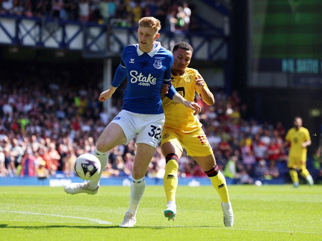 Everton's Jarrad Branthwaite in action with Sheffield United's Cameron Archer on May 11, 2024