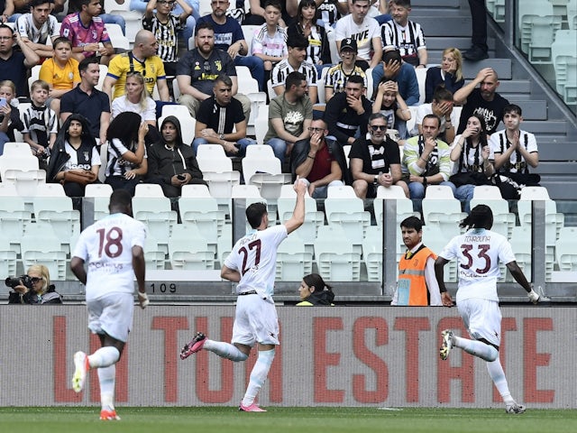 Salernitana's Niccolo Pierozzi celebrates scoring their first goal with teammates on May 12, 2024