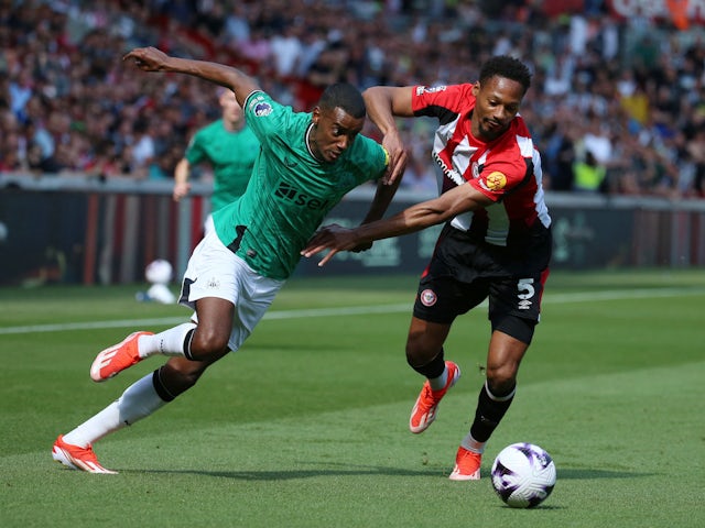 Newcastle United's Alexander Isak in action with Brentford's Ethan Pinnock on May 19, 2024
