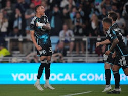 Minnesota United midfielder Kervin Arriaga (33) celebrates with teammates on May 16, 2024