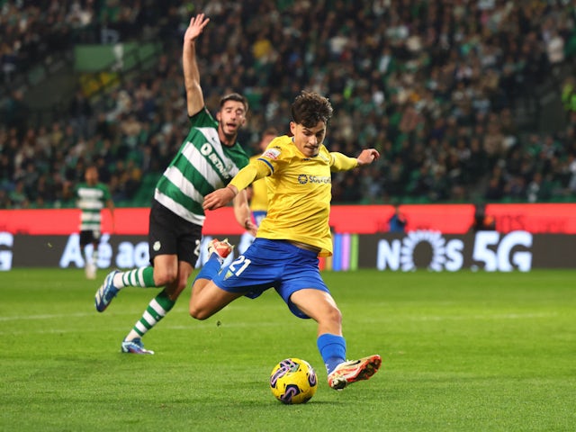 Rodrigo Gomes in action for Estoril in January 2024.