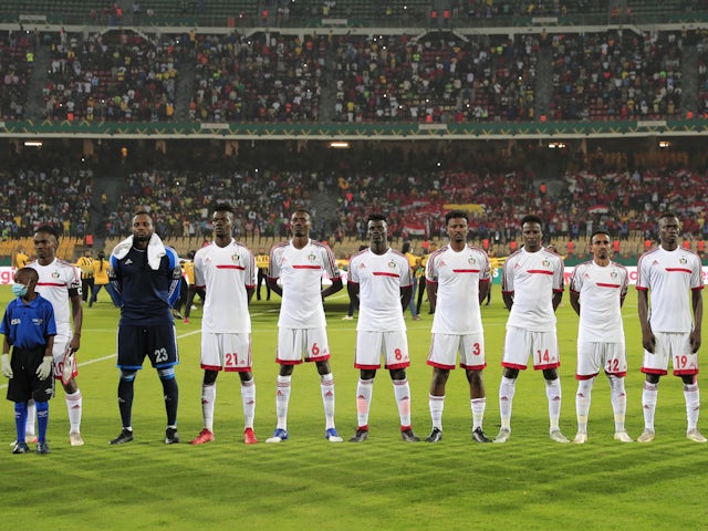 Các cầu thủ Sudan xếp hàng trước trận đấu ngày 5/6/2024