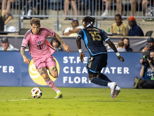 Robert Taylor dribbles the ball for Inter Miami during a June 2024 MLS contest