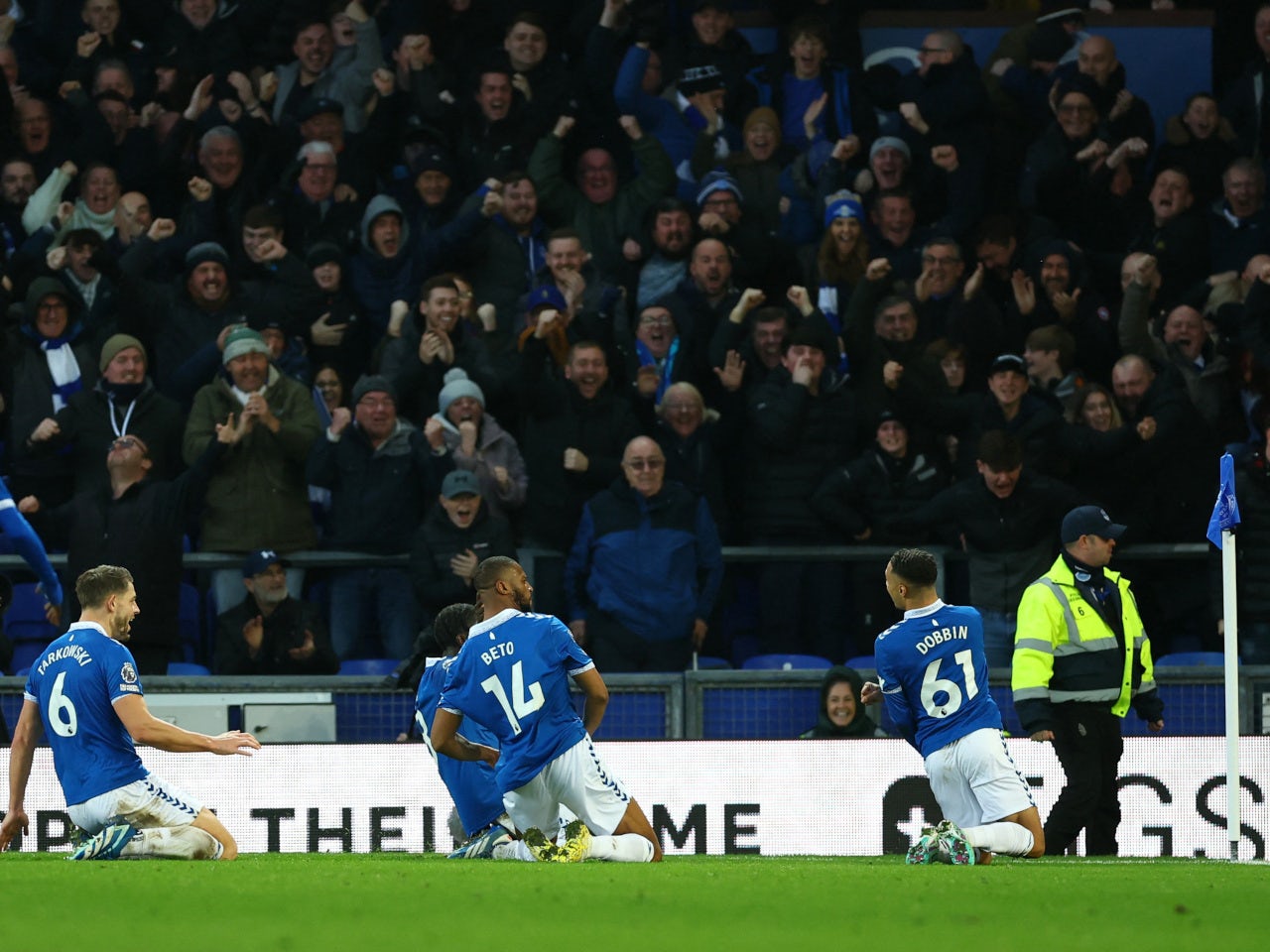 Aston Villa transfer news: Everton forward in talks over move to West Midlands