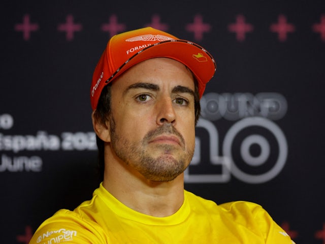 Fernando Alonso, Aston Martin-coureur, tijdens een persconferentie op 20 juni 2024