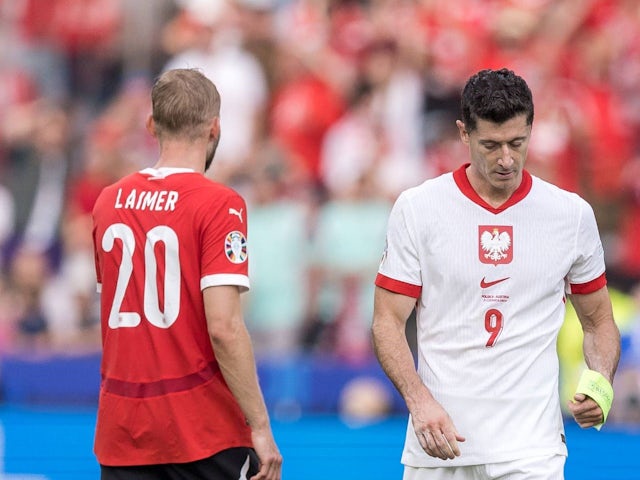 Sân vận động ympic, Berlin, Đức;  Bóng đá bảng D Euro 2024, Ba Lan vs Áo;  Konrad Laimer (AUT) và Robert Lewandowski (POL) ngày 21 tháng 6 năm 2024 (IMAGO)