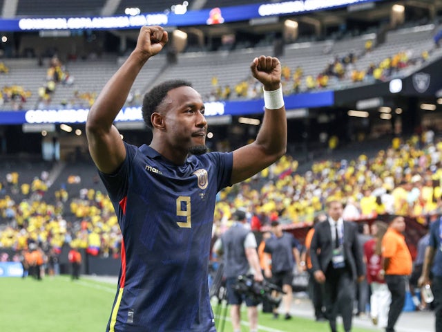 John Yeboah celebra la victoria de Ecuador en la Copa América de junio de 2024