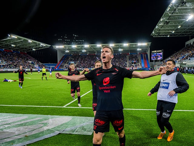 Joachim Soltvedt ăn mừng bàn thắng cho SK Brann trước Valerenga ngày 8/10/2023 (IMAGO)