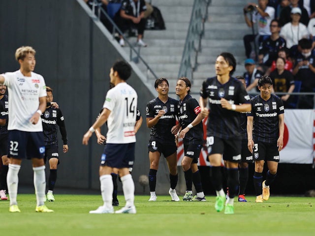 Kota Yamada celebrates after his goal with team players during Japanese 2024 Meiji Yasuda J1 League match between Gamba Osaka 2-1 Kashiwa Reysol on June 16, 2024 [IMAGO]
