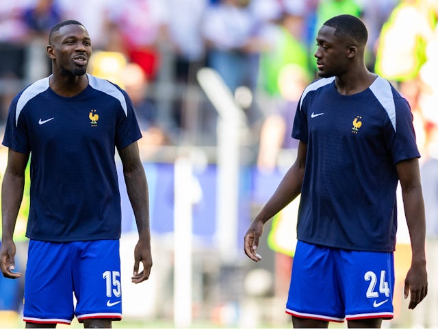 Another one? Injury-plagued France man 'suffers knee problem' before last 16