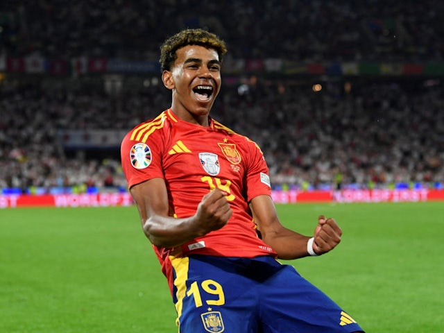 El español Lamine Yamal celebra su segundo gol el 30 de junio de 2024