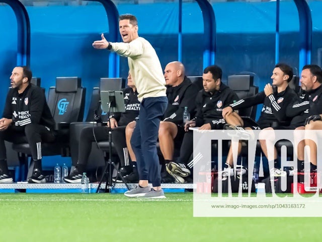 Charlotte, Nc, USA: FC Cincinnati Manager PAT NOONAN (USA) watches his team play during the Charlotte FC Vs FC Cincinnati at Bank of America Stadium in Charlotte, NC. Charlotte USA  - March 30, 2024 [IMAGO]