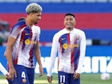 Barcelona's Raphinha and Ronald Araujo during the warm up before the match on September 23, 2023