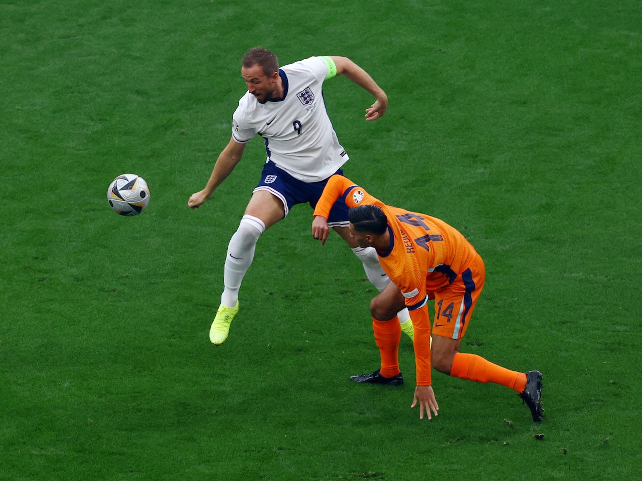 Netherlands 1-1 England live commentary: Kane penalty after Simons stunner