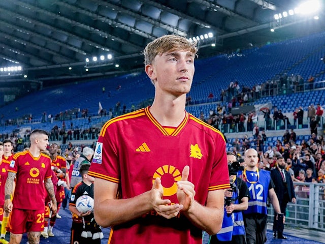 Roma defender Dean Huijsen in action on May 19, 2024