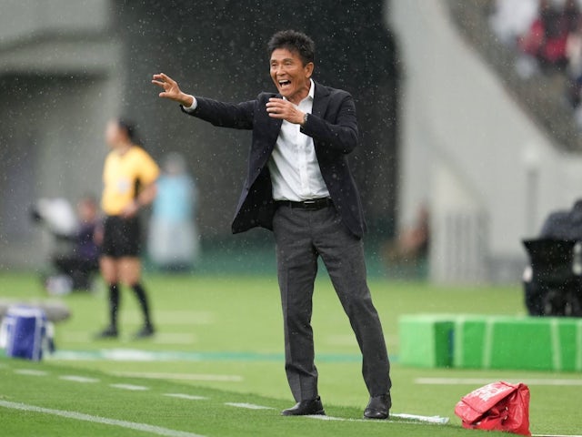 Huấn luyện viên trưởng Hiroshi Jofuku (Tokyo Verdy) Trận đấu J1 League giữa Tokyo Verdy và Hokkaido Consadole Sapporo (5-3) trên sân vận động Ajinomoto ở Tokyo, Nhật Bản - ngày 2 tháng 6 năm 2024 (vào ngày 26 tháng 7 năm 2024)