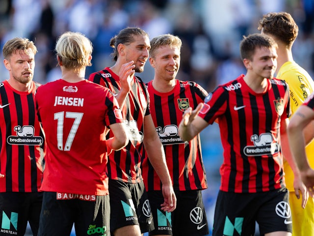 Brommapojkarna players cheer after the Allsvenskan football match between IFK Göteborg and Brommapojkarna on July 30, 2024