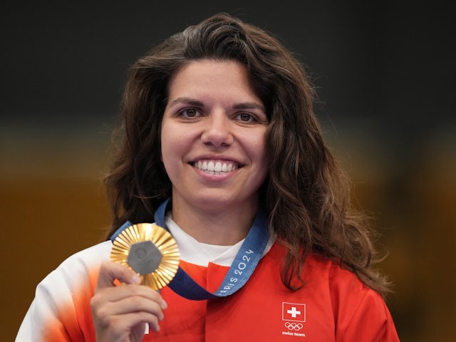 Gold medallist Chiara Leone of Switzerland poses with her medal on August 2, 2024