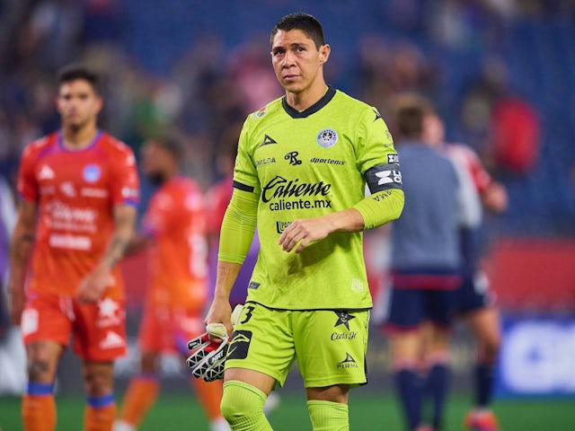 Mazatlan goalkeeper Hugo Gonzalez dejected after their defeat on July 27, 2024