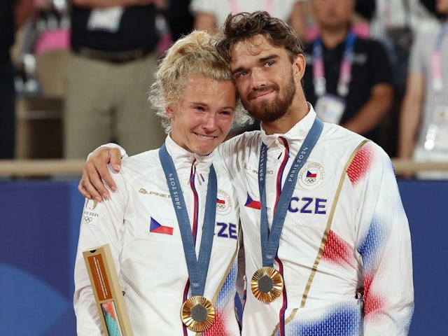 Gold medallists Katerina Siniakova of Czech Republic and Tomas Machac of Czech Republic pose on the podium on August 2, 2024